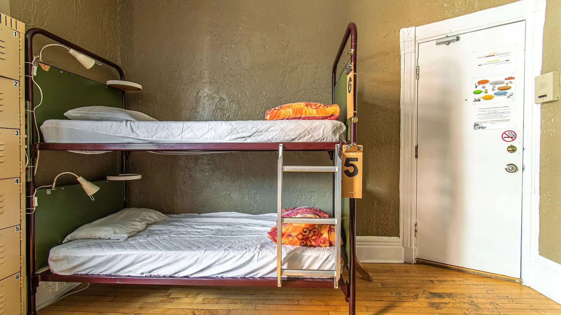 Hostel Auberge Du Plateau