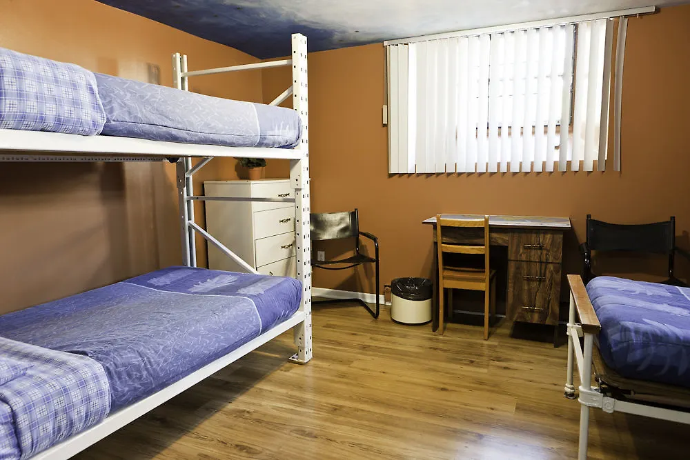 Auberge Du Plateau Hostel Montreal